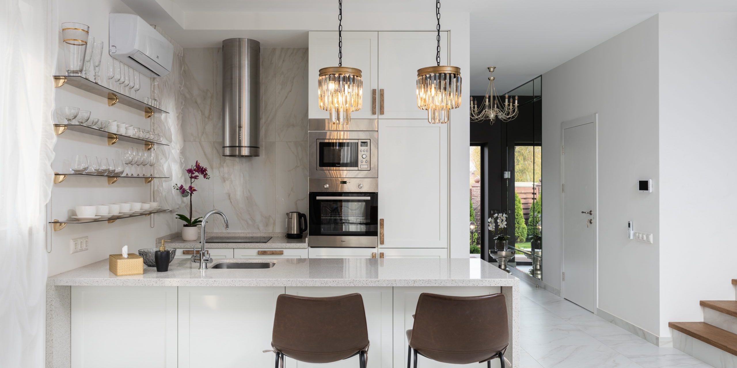 Texas kitchen with marble backsplash